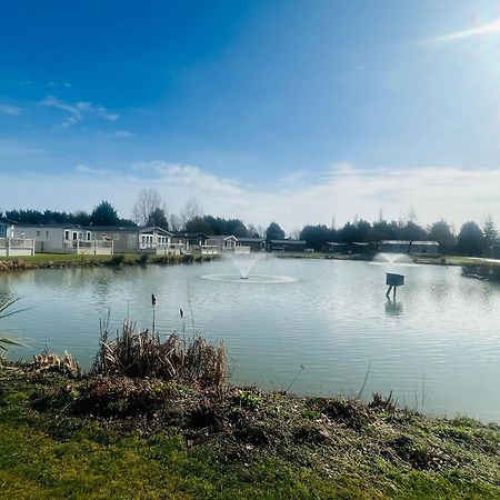 Lakeside Escape With Hot Tub York Exteriér fotografie