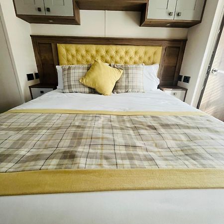Lakeside Escape With Hot Tub York Exteriér fotografie
