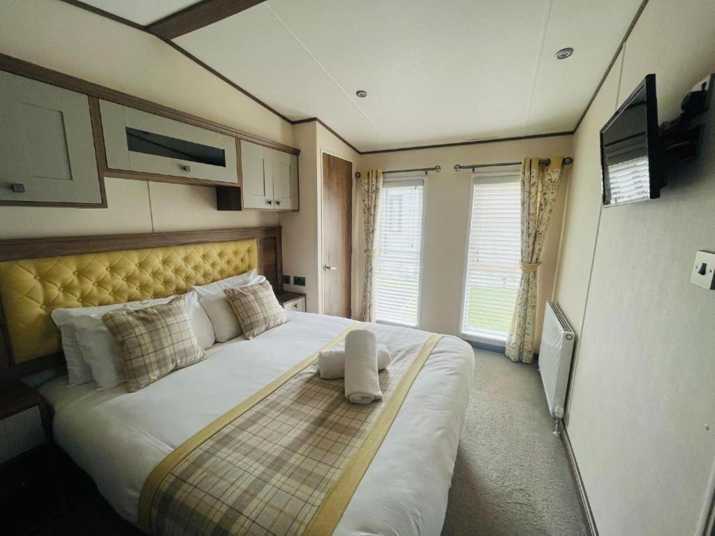 Lakeside Escape With Hot Tub York Exteriér fotografie