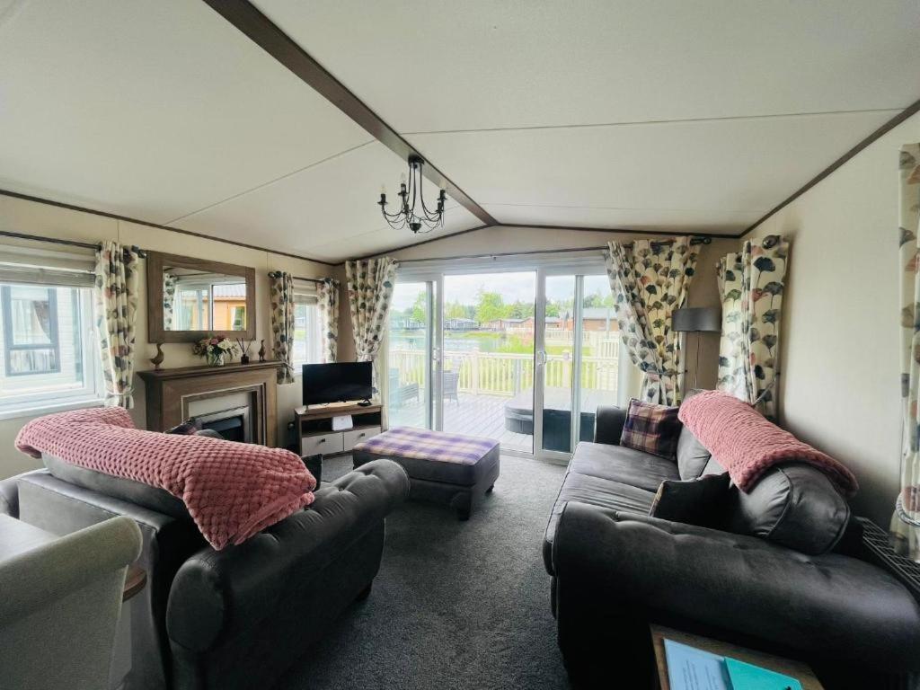 Lakeside Escape With Hot Tub York Exteriér fotografie