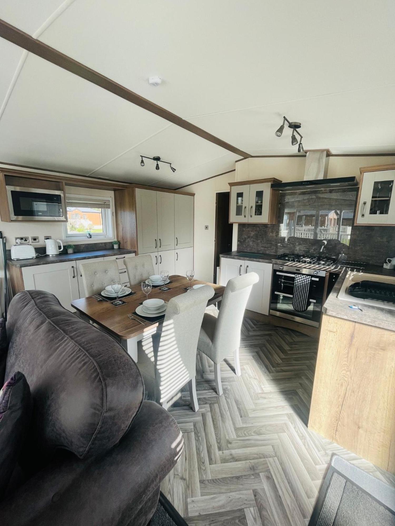 Lakeside Escape With Hot Tub York Exteriér fotografie