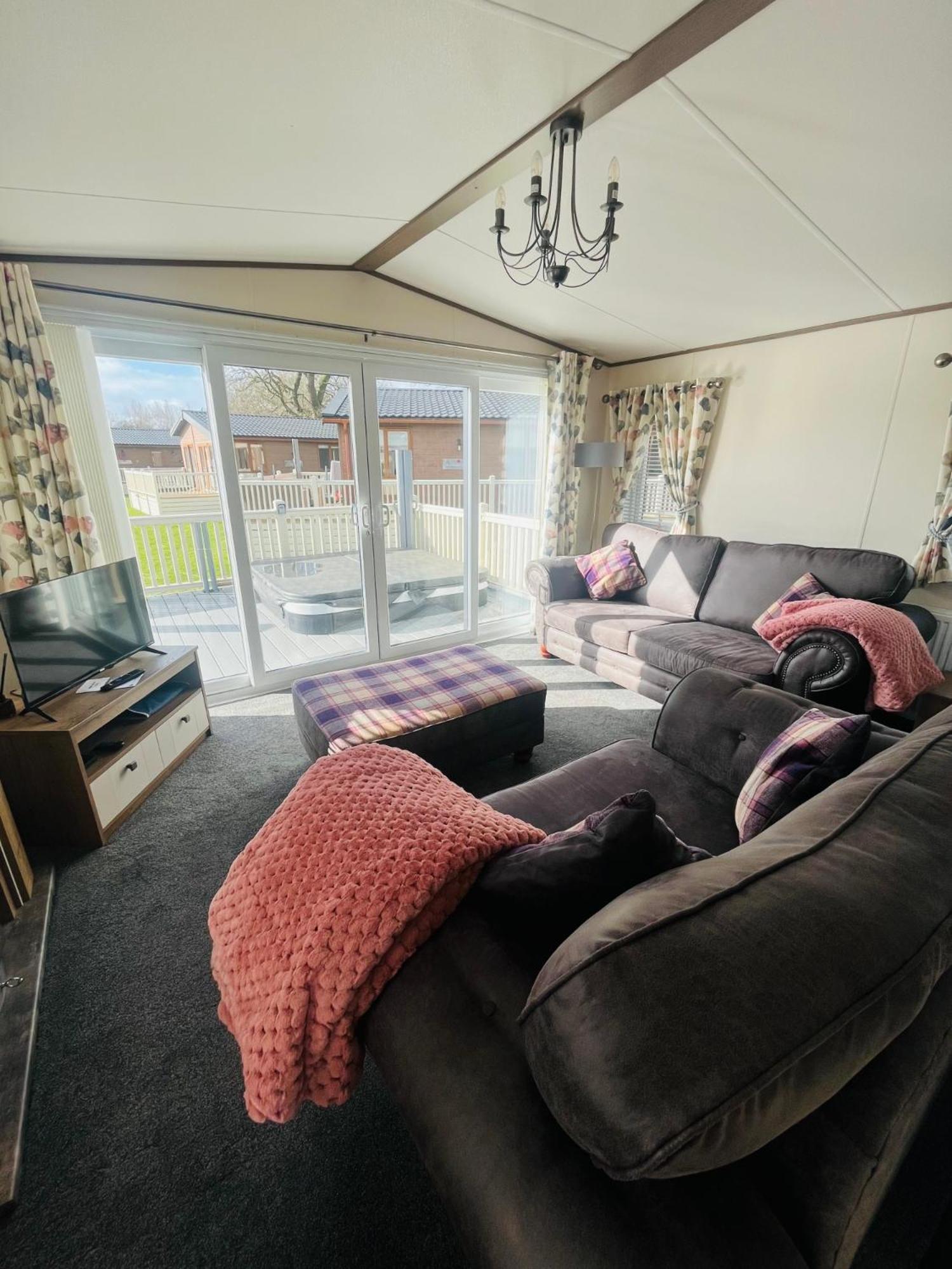 Lakeside Escape With Hot Tub York Exteriér fotografie