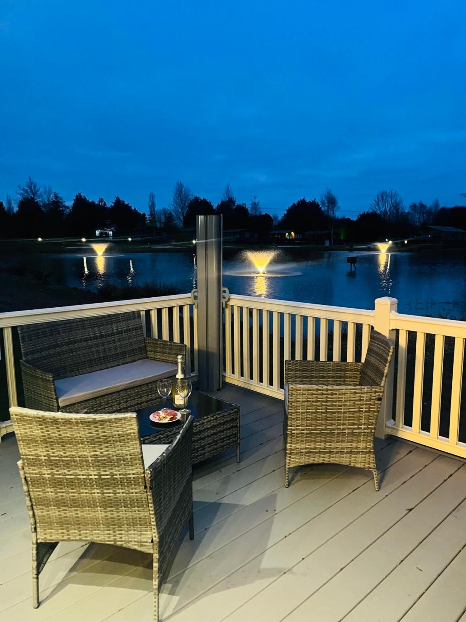Lakeside Escape With Hot Tub York Exteriér fotografie