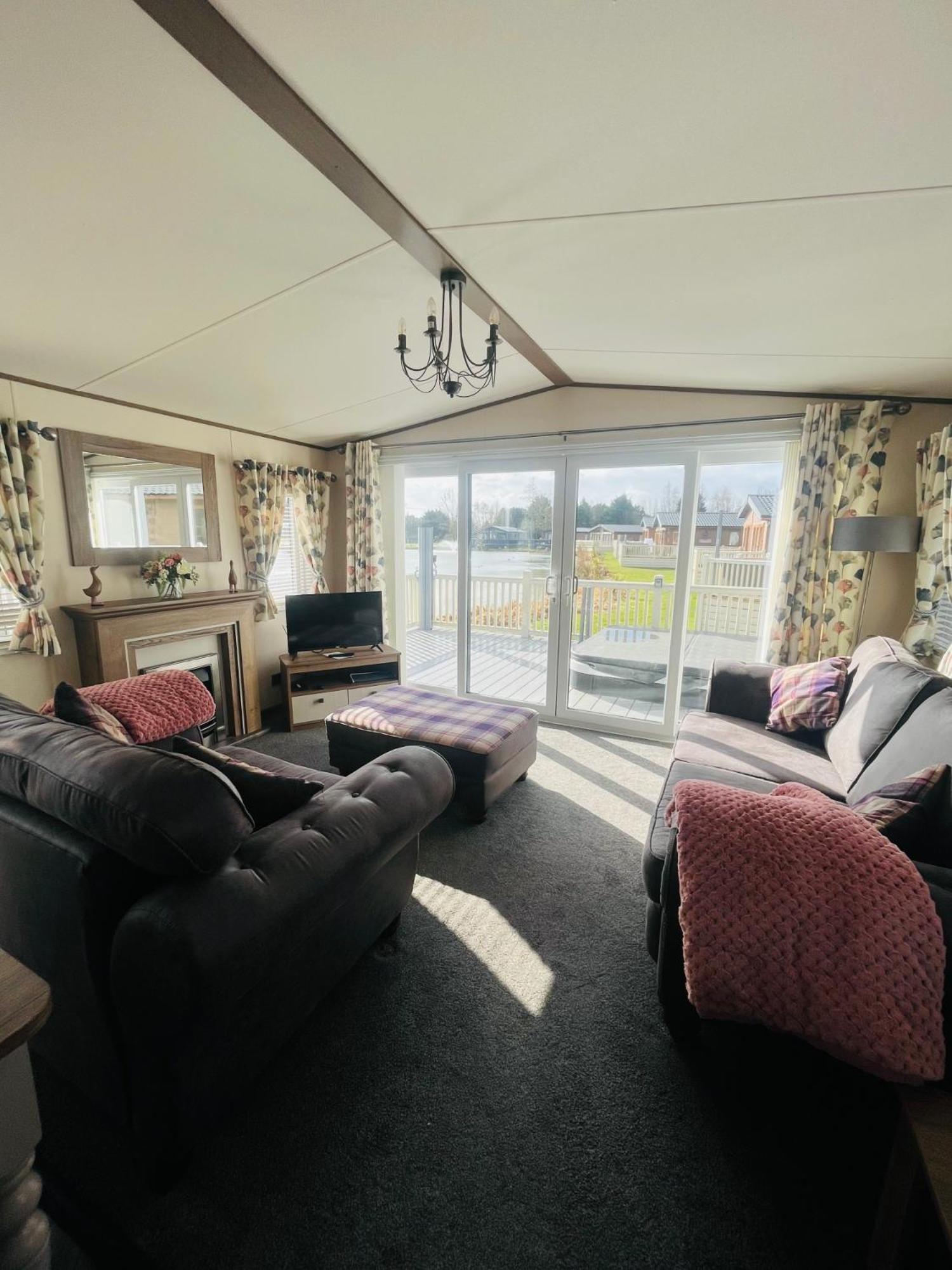 Lakeside Escape With Hot Tub York Exteriér fotografie